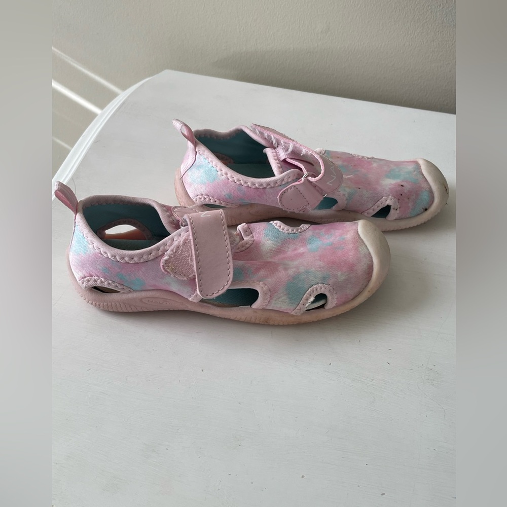 Girls nautica size 10 water shoes